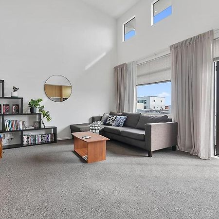 Roomy High-Ceiling Loft Apartment - Free Parking! Auckland Esterno foto