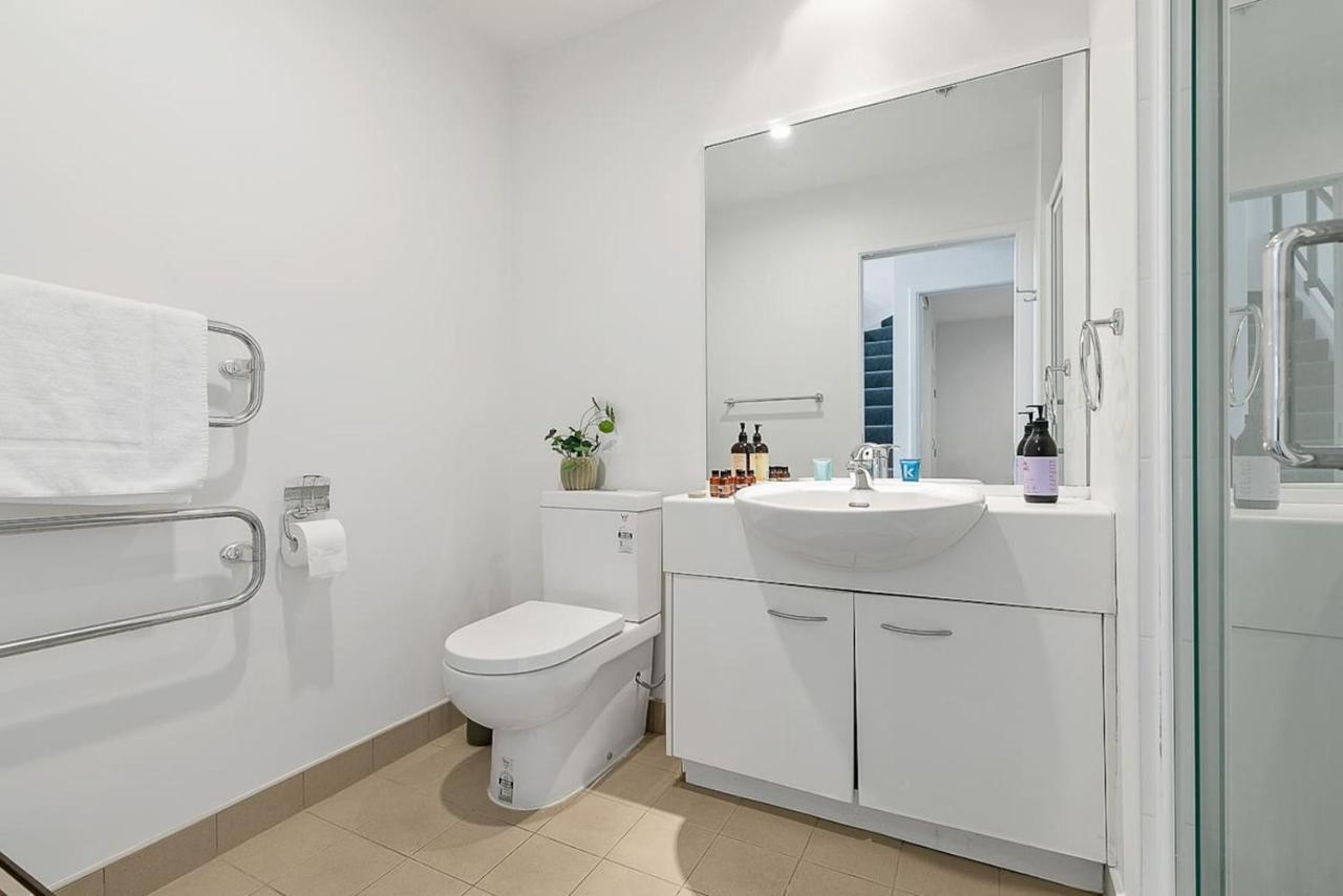 Roomy High-Ceiling Loft Apartment - Free Parking! Auckland Esterno foto